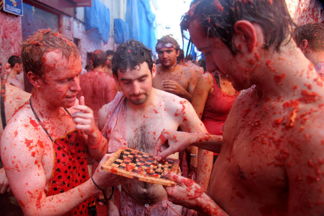 Tomato Fight (64 pics)