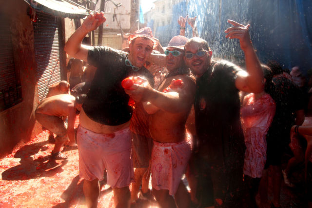 Tomato Fight (64 pics)