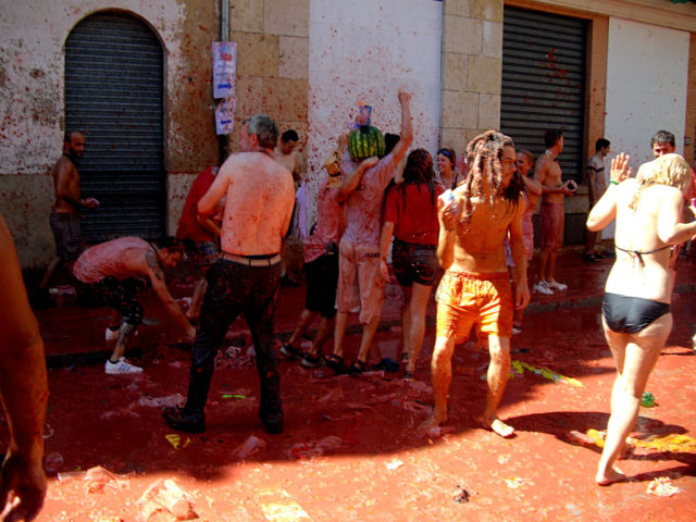 Tomato Fight (64 pics)