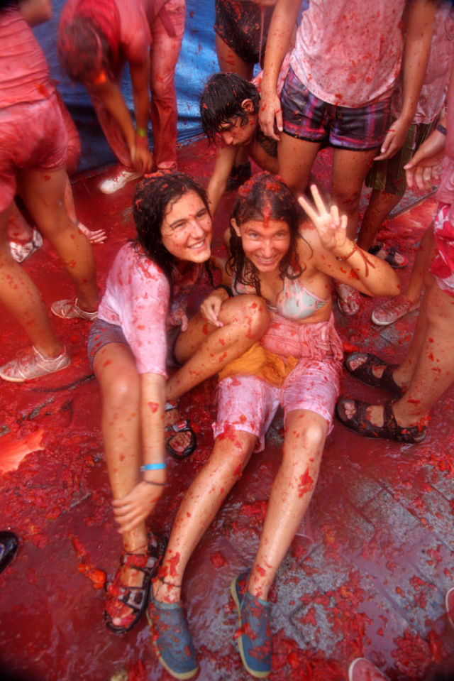 Tomato Fight (64 pics)