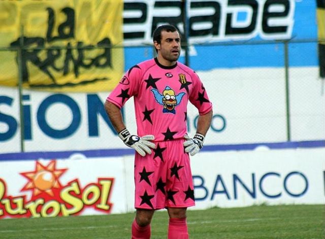 Pablo Aurrecochea - The Most Extravagant Goalkeeper in the World (11 pics)