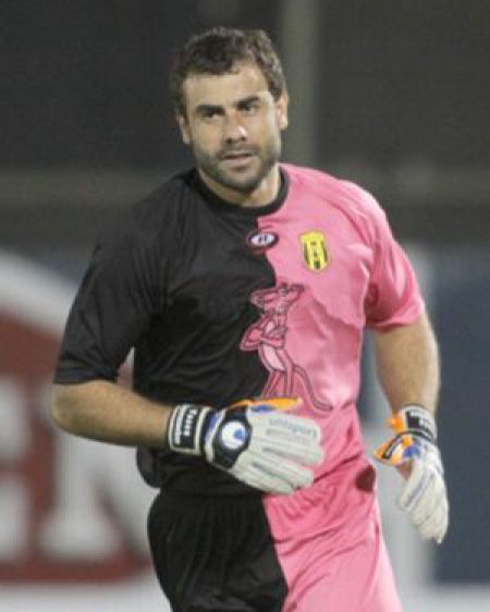 Pablo Aurrecochea - The Most Extravagant Goalkeeper in the World (11 pics)