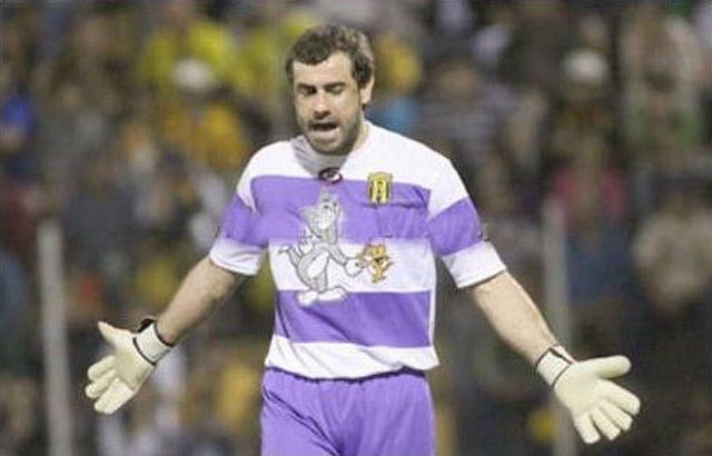 Pablo Aurrecochea - The Most Extravagant Goalkeeper in the World (11 pics)